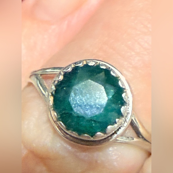 Vintage Sterling silver Jewelry - 925 Sterling Silver Ring with natural Emerald Green Stone sz 6 1/2